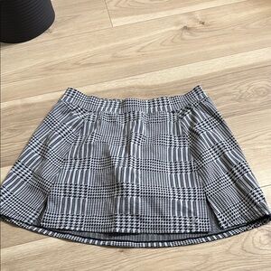 ALO Yoga Black and White Skater Mini Skort